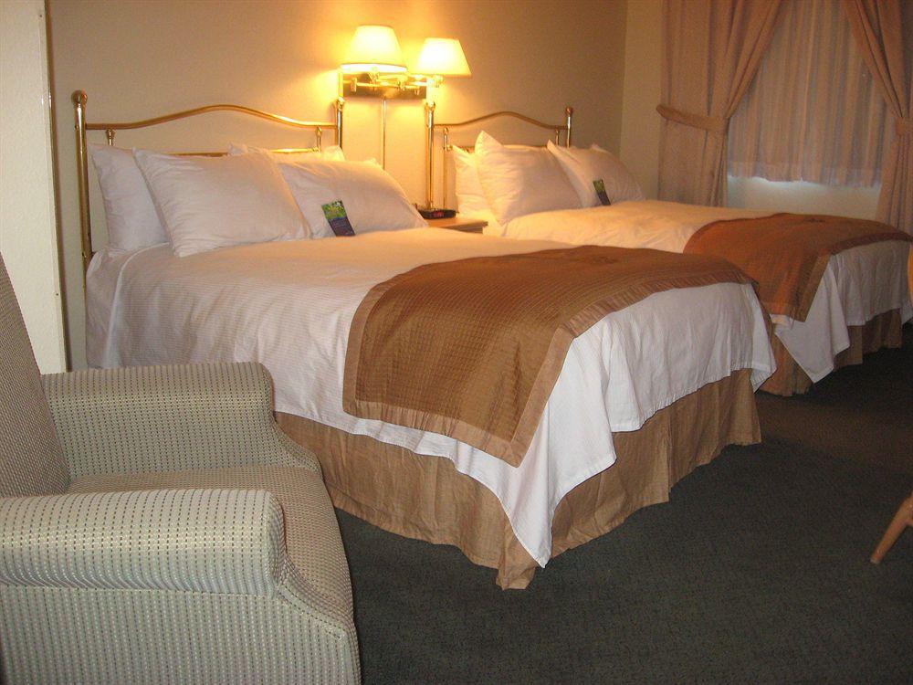 Holiday Inn Express Hotel & Suites Uptown Fredericton By Ihg מראה חיצוני תמונה