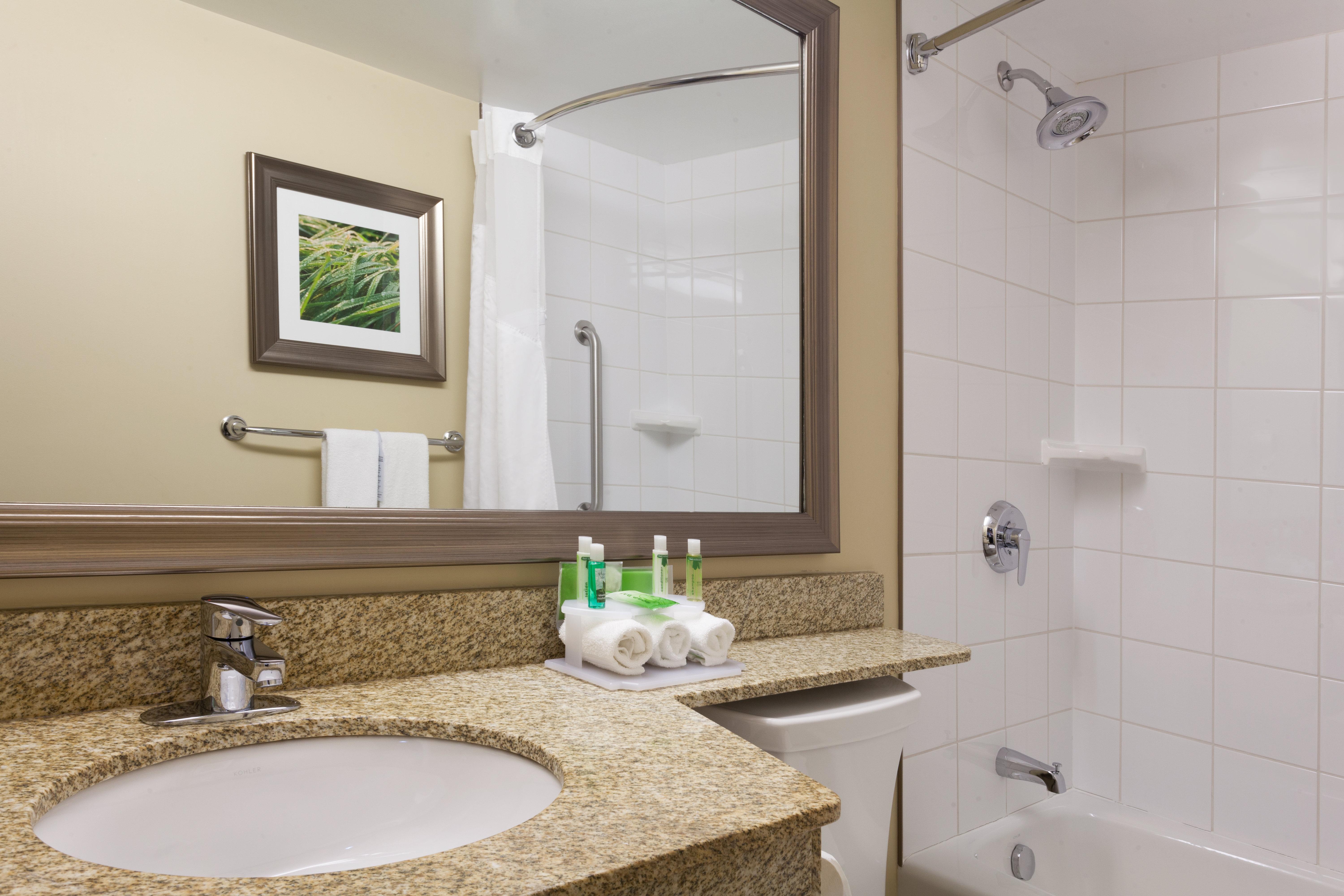 Holiday Inn Express Hotel & Suites Uptown Fredericton By Ihg מראה חיצוני תמונה
