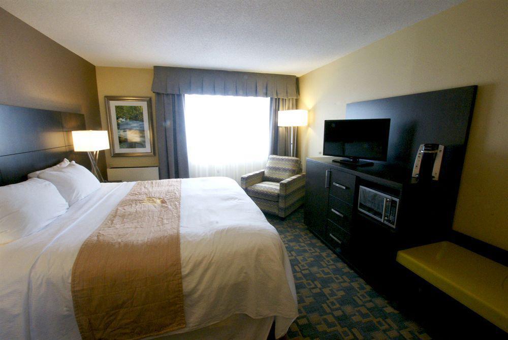 Holiday Inn Express Hotel & Suites Uptown Fredericton By Ihg מראה חיצוני תמונה